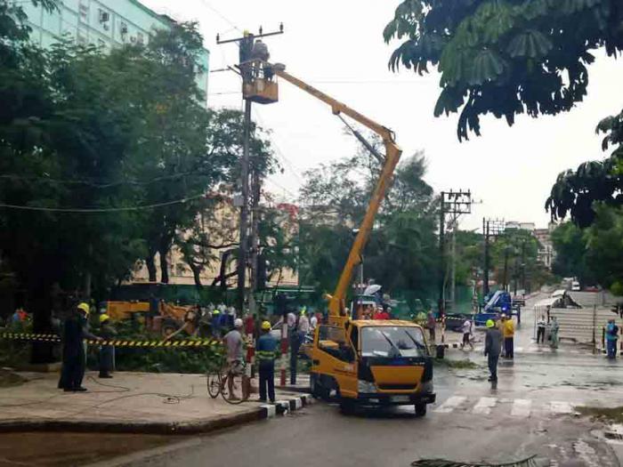 Work is being done to recover services after storm in Havana